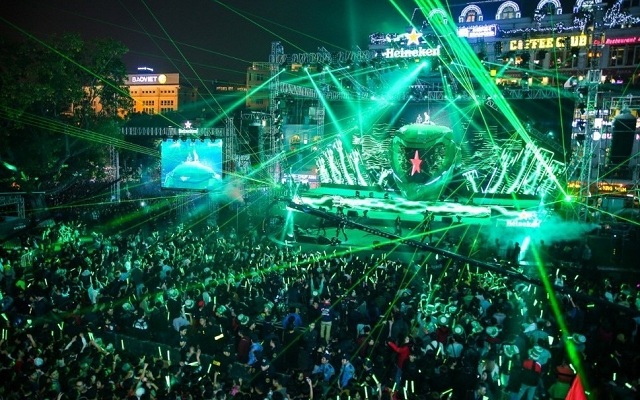 du-lich-ha-noi-soi-dong-trong-dip-tet-duong-lich