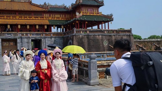 dinh-vi-du-lich-hue-tu-diem-den-van-hoa-toi-do-thi-di-san-dac-trung-cua-viet-nam