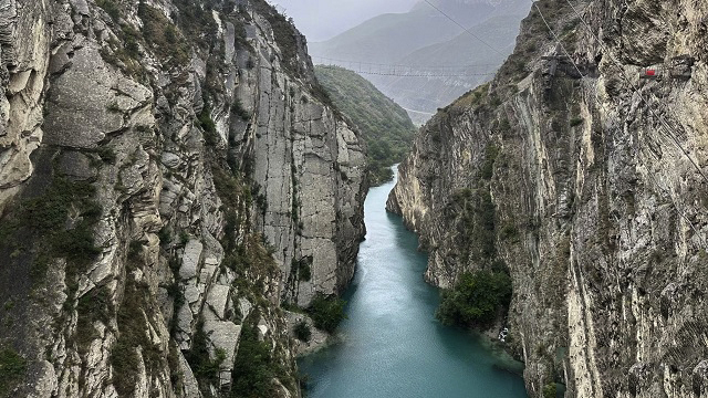 sulak-ve-dep-hung-vi-cua-hem-nui-sau-nhat-chau-au