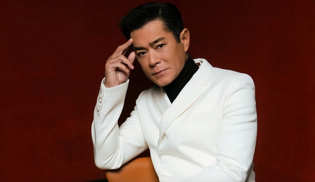 co-thien-lac-doi-doi-nho-mot-vai-dien-u60-la-ong-trum-showbiz-van-chua-vo-con