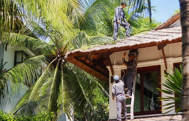 du-lich-bien-dao-khanh-hoa-ung-pho-voi-bao-kalmaegi