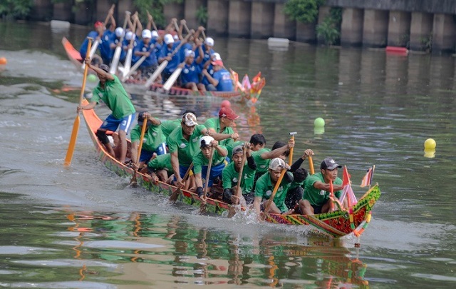 dua-ghe-ngo-am-thuc-khmer-va-du-lich-bang-thuyen-tren-kenh-nhieu-loc
