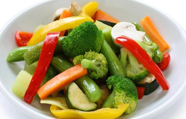 nam-luu-y-quan-trong-trong-cac-bua-an-ben-canh-luong-calo