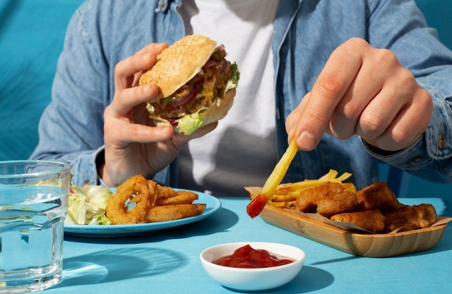 4-thoi-quen-am-tham-day-nhanh-lao-hoa-nhieu-nguoi-mac-moi-ngay