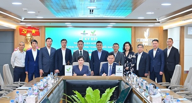 v-green-hop-tac-pvoil-trien-khai-hon-3-000-tu-doi-pin-xe-may-dien