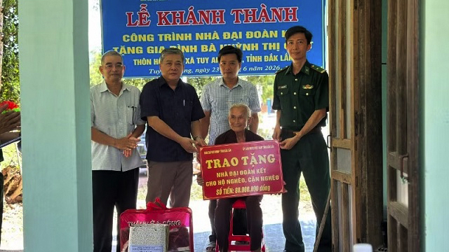 trao-nha-dai-doan-ket-ho-tro-ho-ngheo-tai-dak-lak