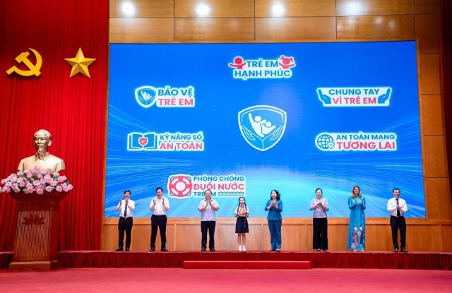 vinamilk-trao-tang-500000-hop-sua-cho-tre-em-nhan-ky-niem-50-nam-thanh-lap
