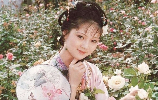 tiet-bao-thoa-hong-lau-mong-dai-gia-bat-dong-san-60-tuoi-van-song-doc-than