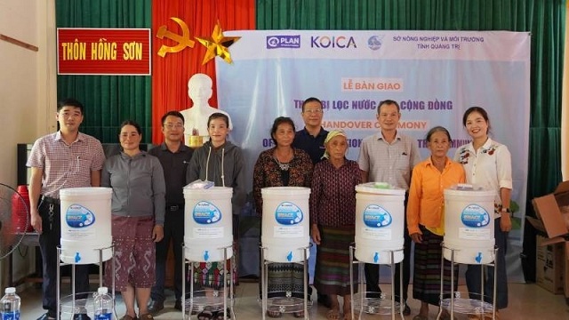 trao-thiet-bi-loc-nuoc-tang-dong-bao-dan-toc-thieu-so-o-quang-tri