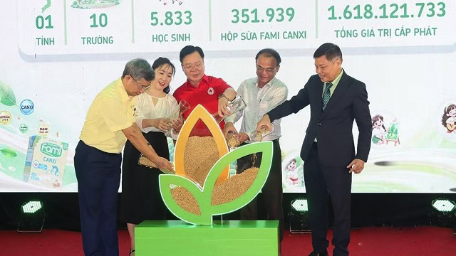tang-1-trieu-hop-sua-dau-nanh-mien-phi-cho-hoc-sinh-tieu-hoc-vung-kho-khan
