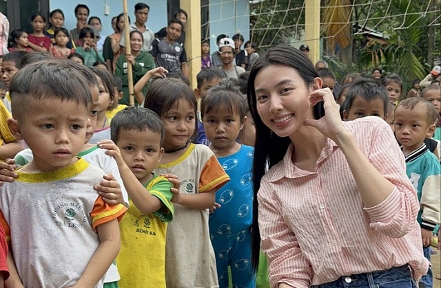 sau-khu-vui-choi-cho-benh-nhi-hoa-hau-thuy-tien-tiep-tuc-mang-dien-den-vung-cao