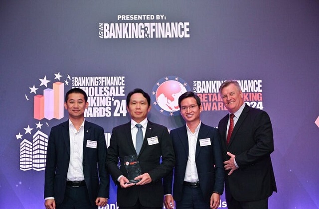 vietcombank-nhan-giai-thuong-sang-kien-quan-ly-rui-ro-cua-nam
