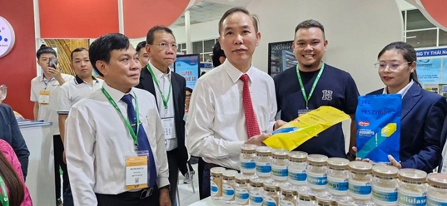 xuat-khau-tom-dat-hon-4-ti-usd
