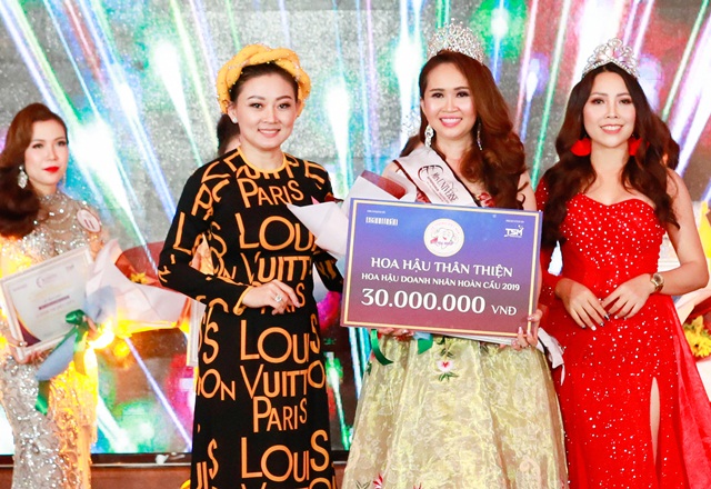 hoa-hau-ao-dai-nguyen-kim-nhung-rang-ro-nhan-top-10-sao-kim-ketnoidoanhnhan9