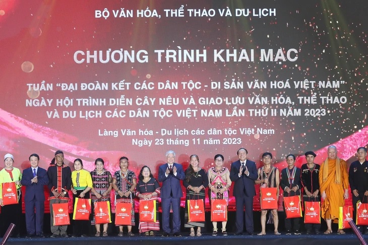 khai-mac-tuan-dai-doan-ket-cac-dan-toc-di-san-van-hoa-viet-nam-kndn