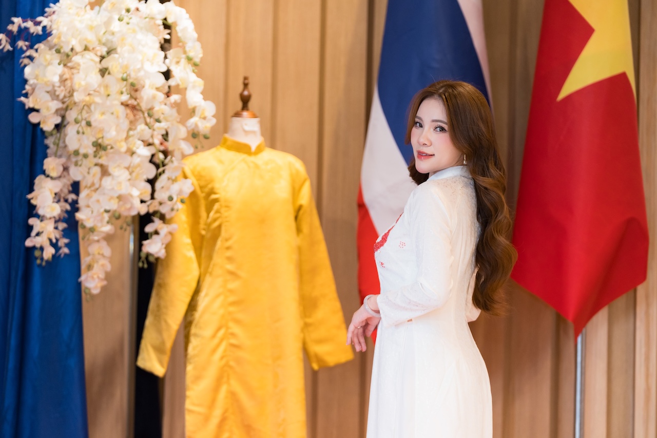 Quynh-Trang-chi-hoi-ao-dai-tai-Thai-lan-4