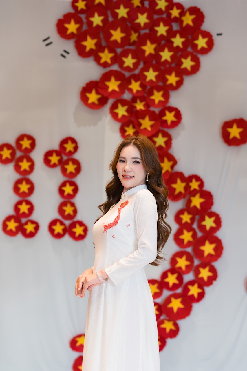 Quynh-Trang-chi-hoi-ao-dai-tai-Thai-lan-6