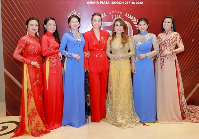 mai Thu Huyen-top-10-dien-ao-dai