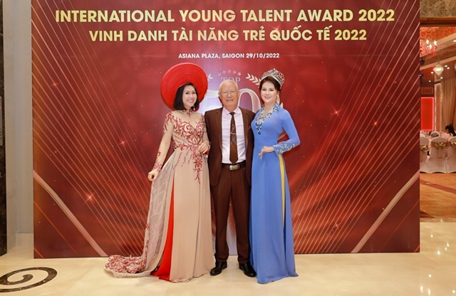 ong-nguyen-do-bach-bich-ngoc-thuy-phuong