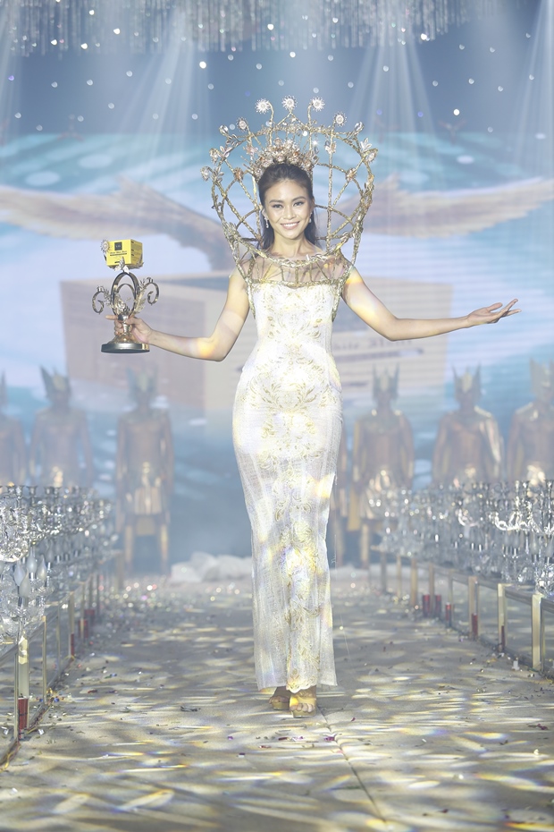 mau-thuy-thieu-dot-anh-nhin-2
