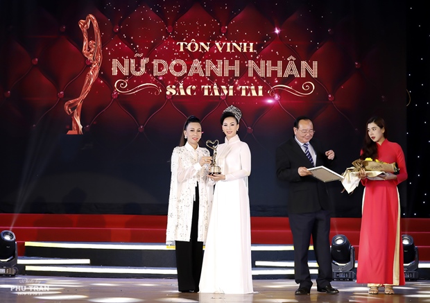 hoa-hau-nhan-ai-do-lan-stt-2018-4