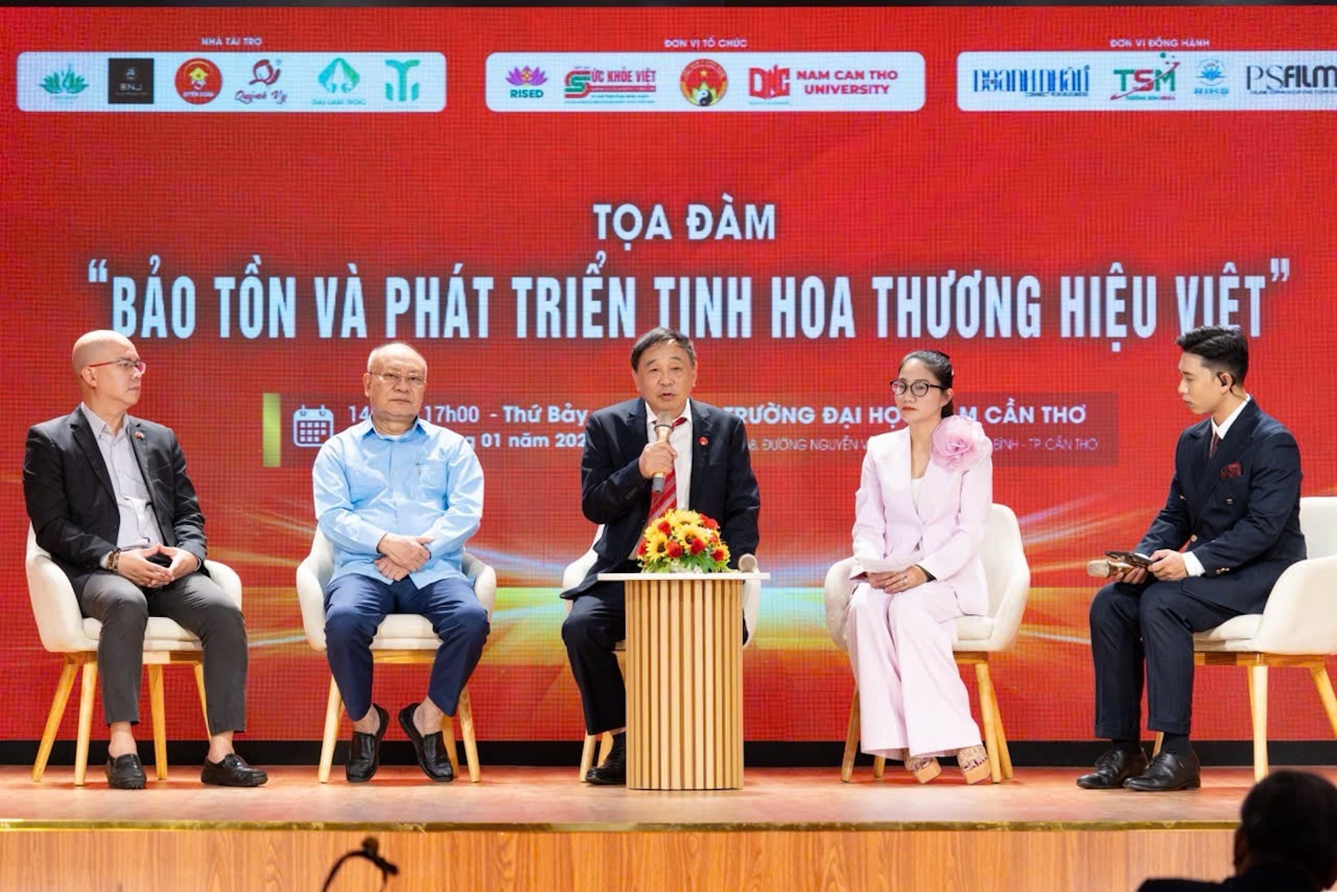 Tinh-hoa-thuong-hieu-viet-lan2.5