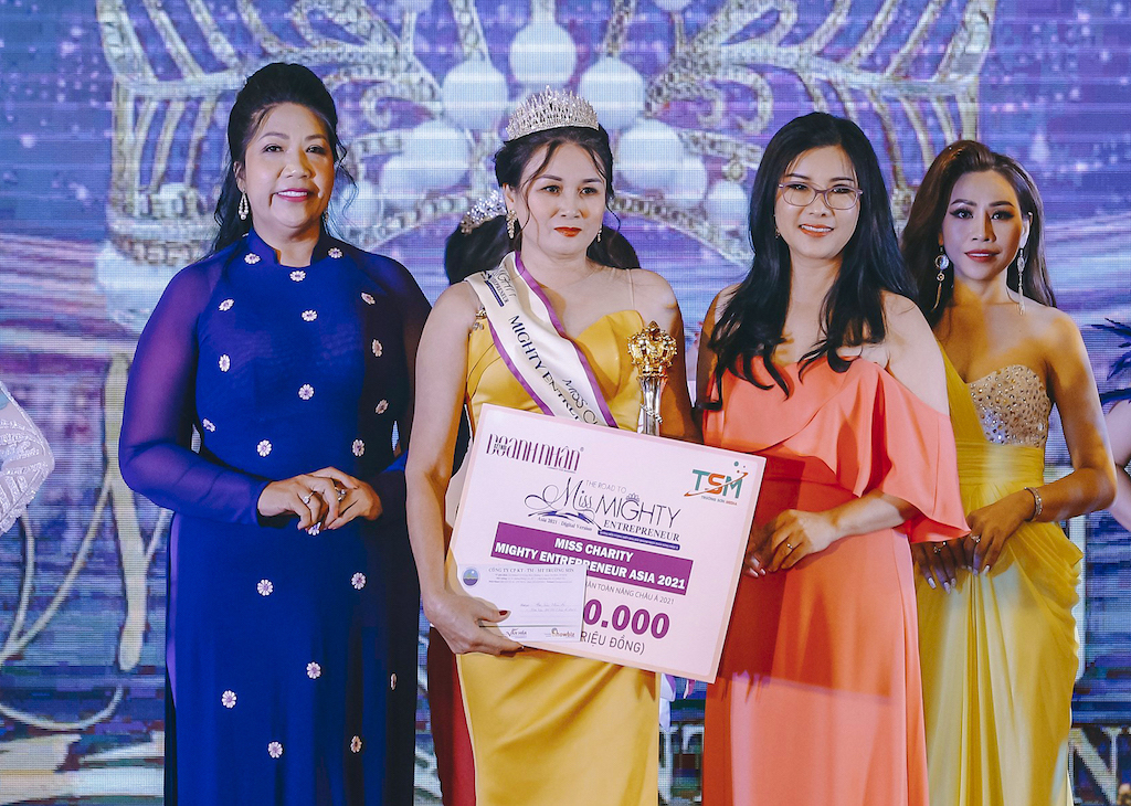 hoa hau nhan ai thuy dung 6